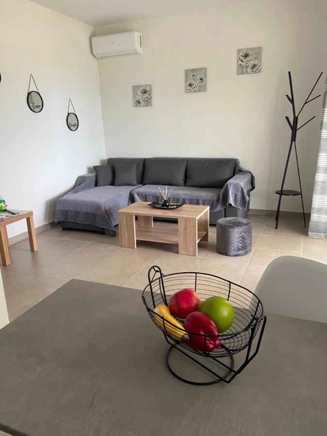M & F House Holiday home *